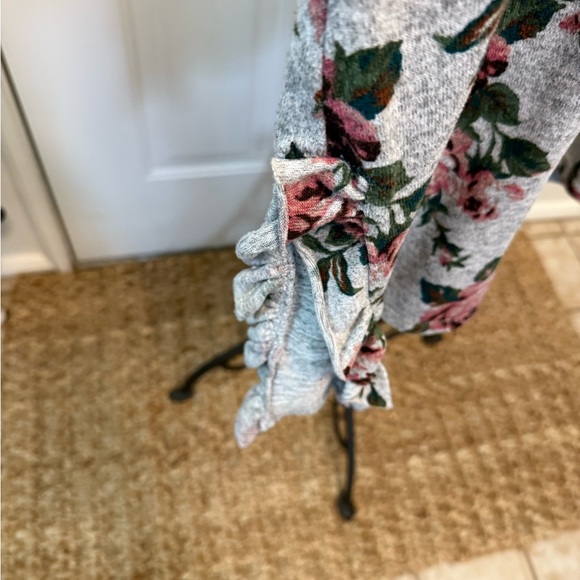 Terra & Sky Rose Floral Print Top Shirt with Ruffle Detail 1X 16W 18W - Picture 8 of 10